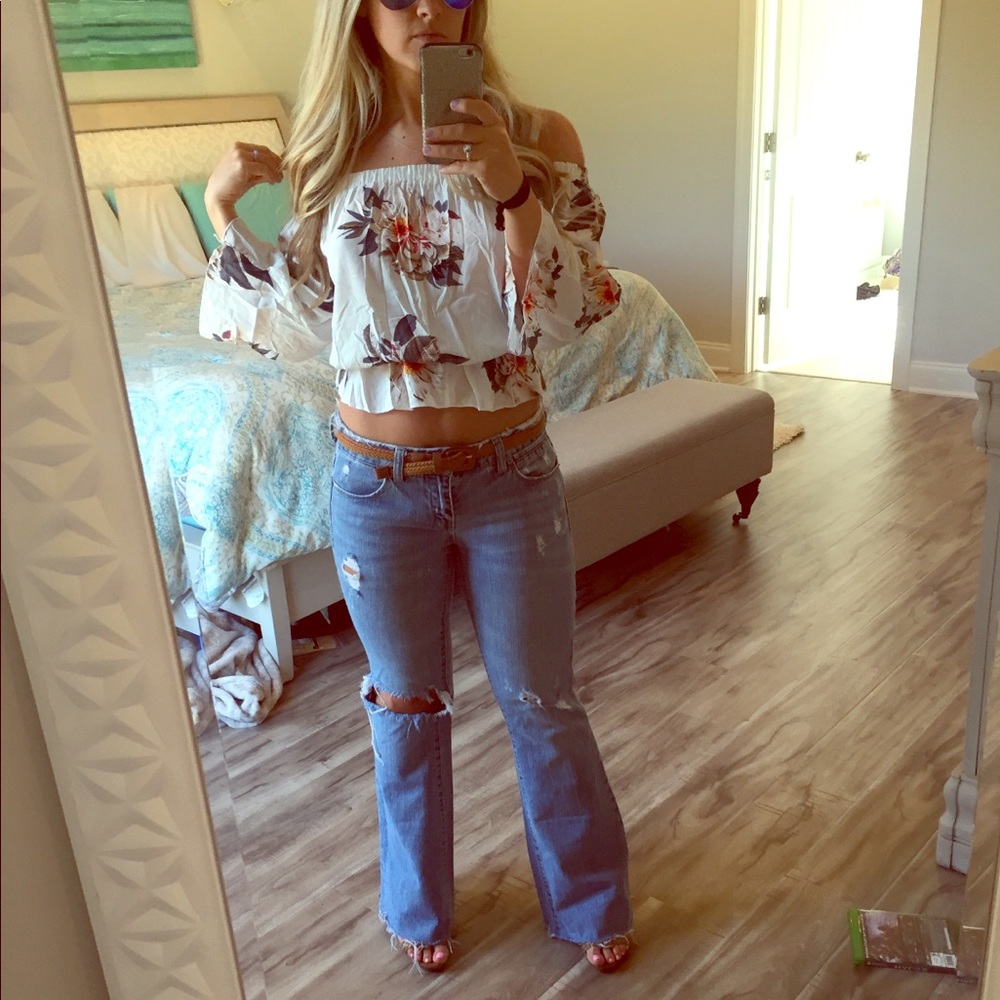 Off the shoulder floral print shirt!